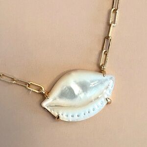 Anthropologie Oval Pearl Necklace. 16” + 3”. Brand new!